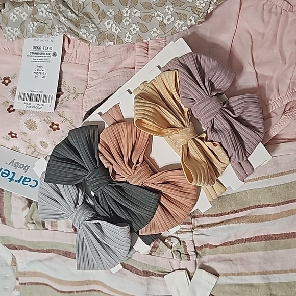 Carter's 3M Summer Fits with Matching Bows and Socks - Picture 5 of 6